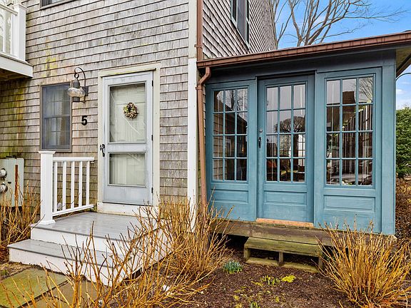 2nd image of 26 Shore St #5U