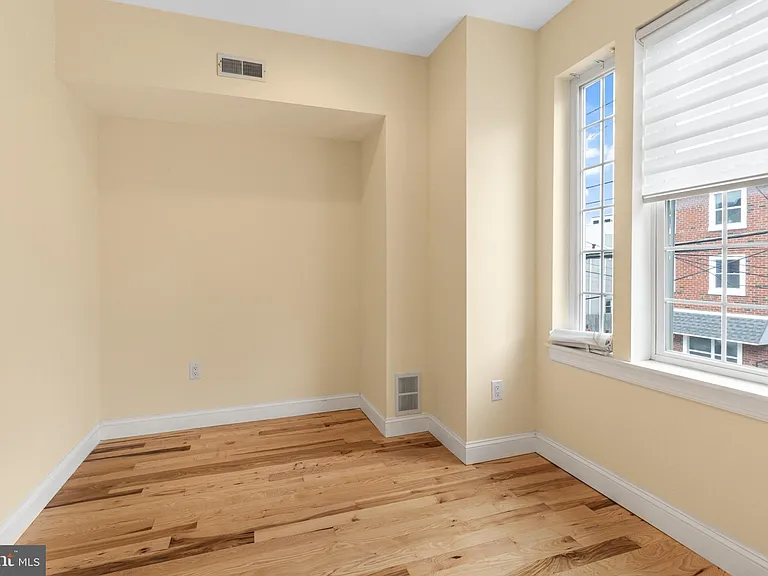 724 E Thompson St — Photo 20