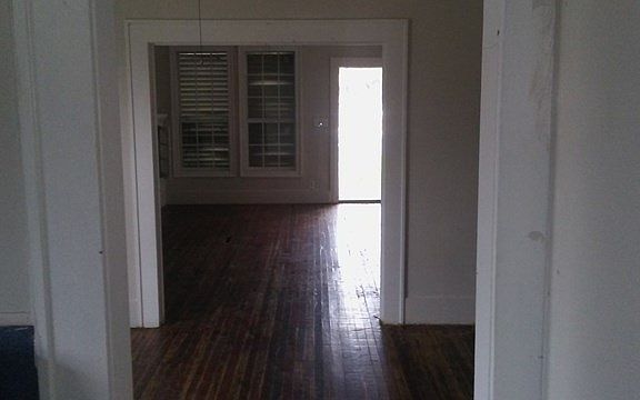 4th image of 415 W King Ave