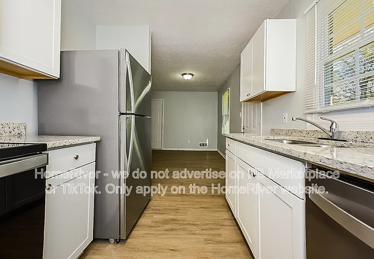 126 Amberwood Ln — Photo 5