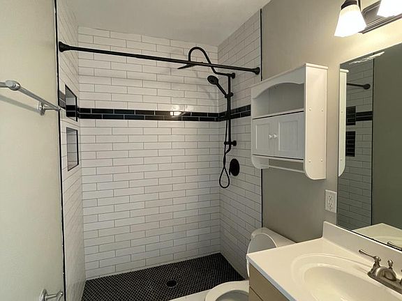 5th image of 5472 Lords Ave