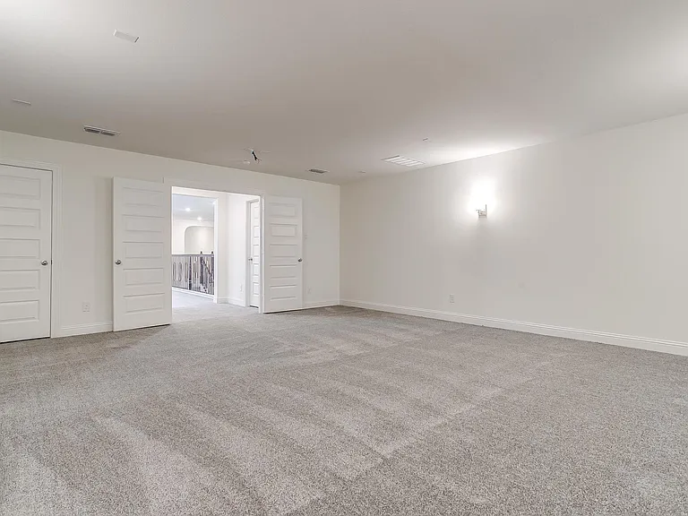 9836 Derbyshire Dr — Photo 86