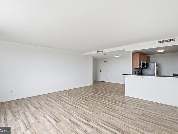 4th image of 4600 Duke St APT 706