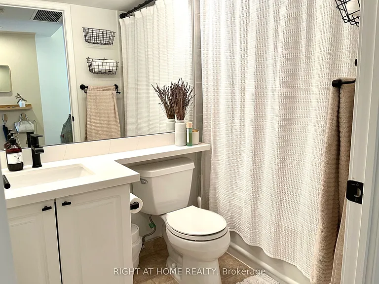 28 Harrison Garden Blvd #1007 — Photo 18