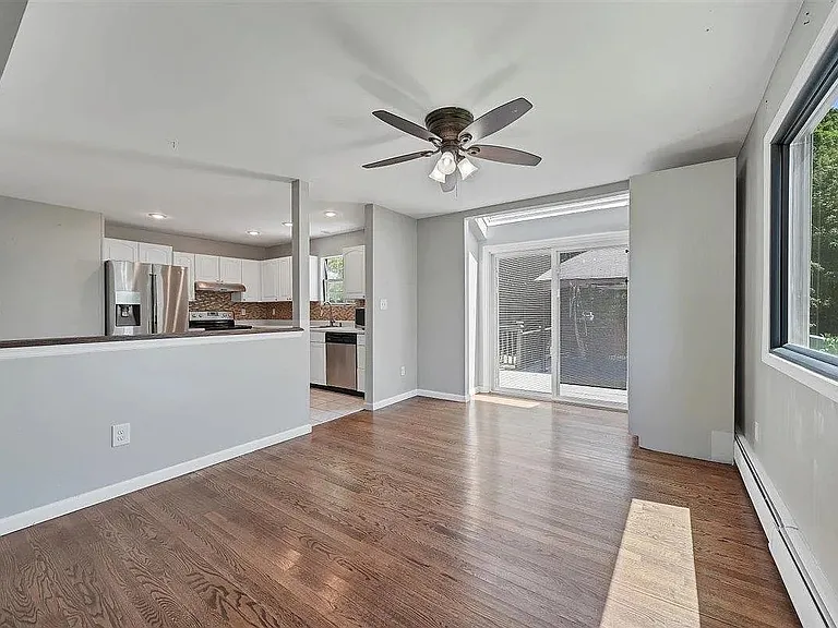 54 Capital Dr — Photo 34