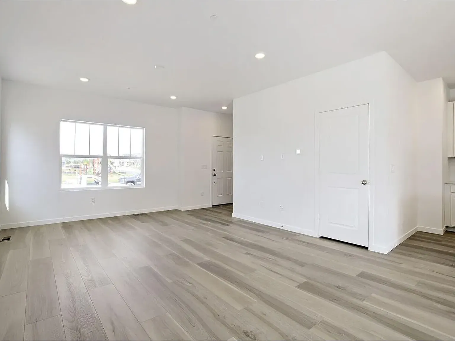 3 bed, 2.5 bath, 2241 sqft, $2,850 — Photo 3