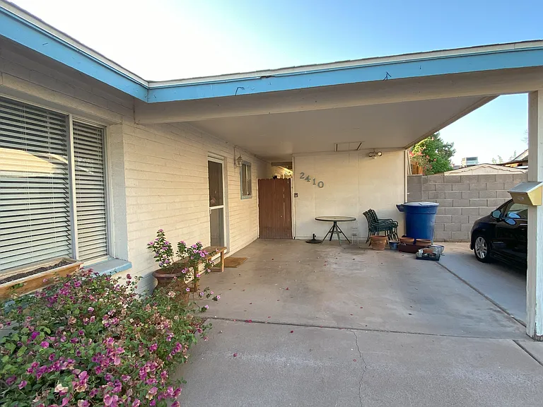 2410 E Manhatton Dr — Photo 2