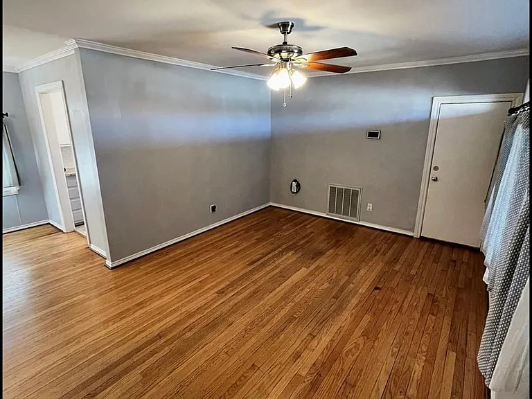 2304 Westchester Dr — Photo 3