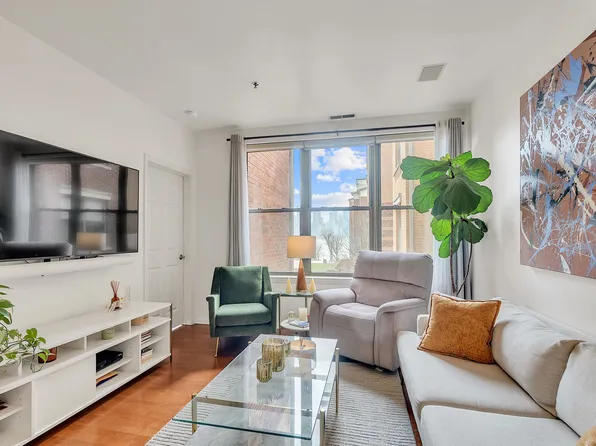 26 Avenue At Port Imperial APT 221, West New York, NJ 07093