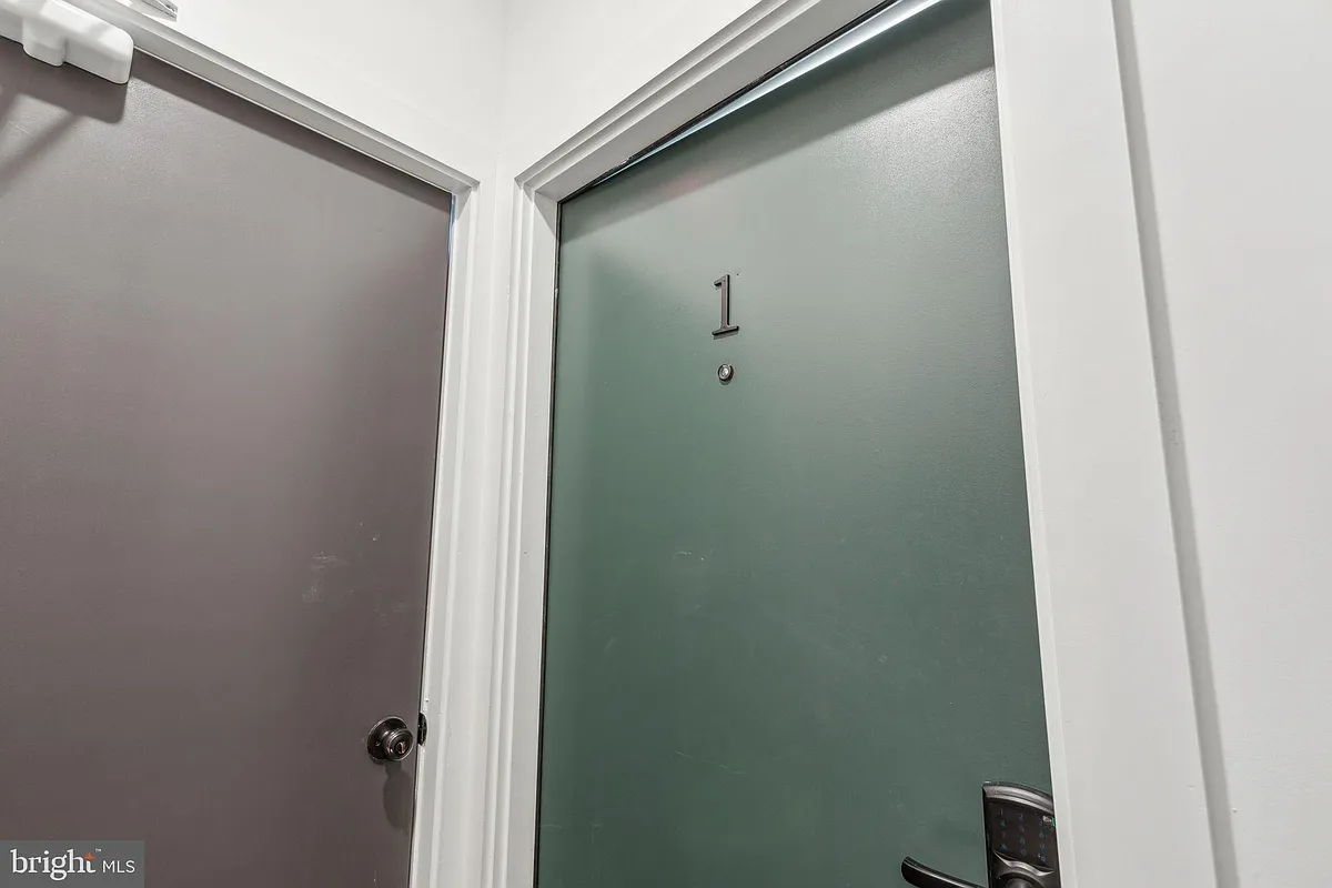 Building Photo - 415 W York St #1