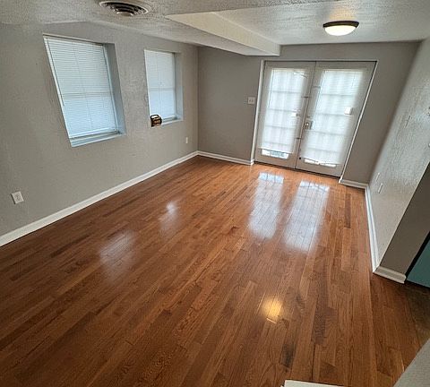 2nd image of 1581 W Railroad St
