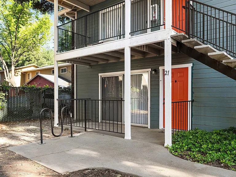 Redwood Cove Apartments — Photo 46