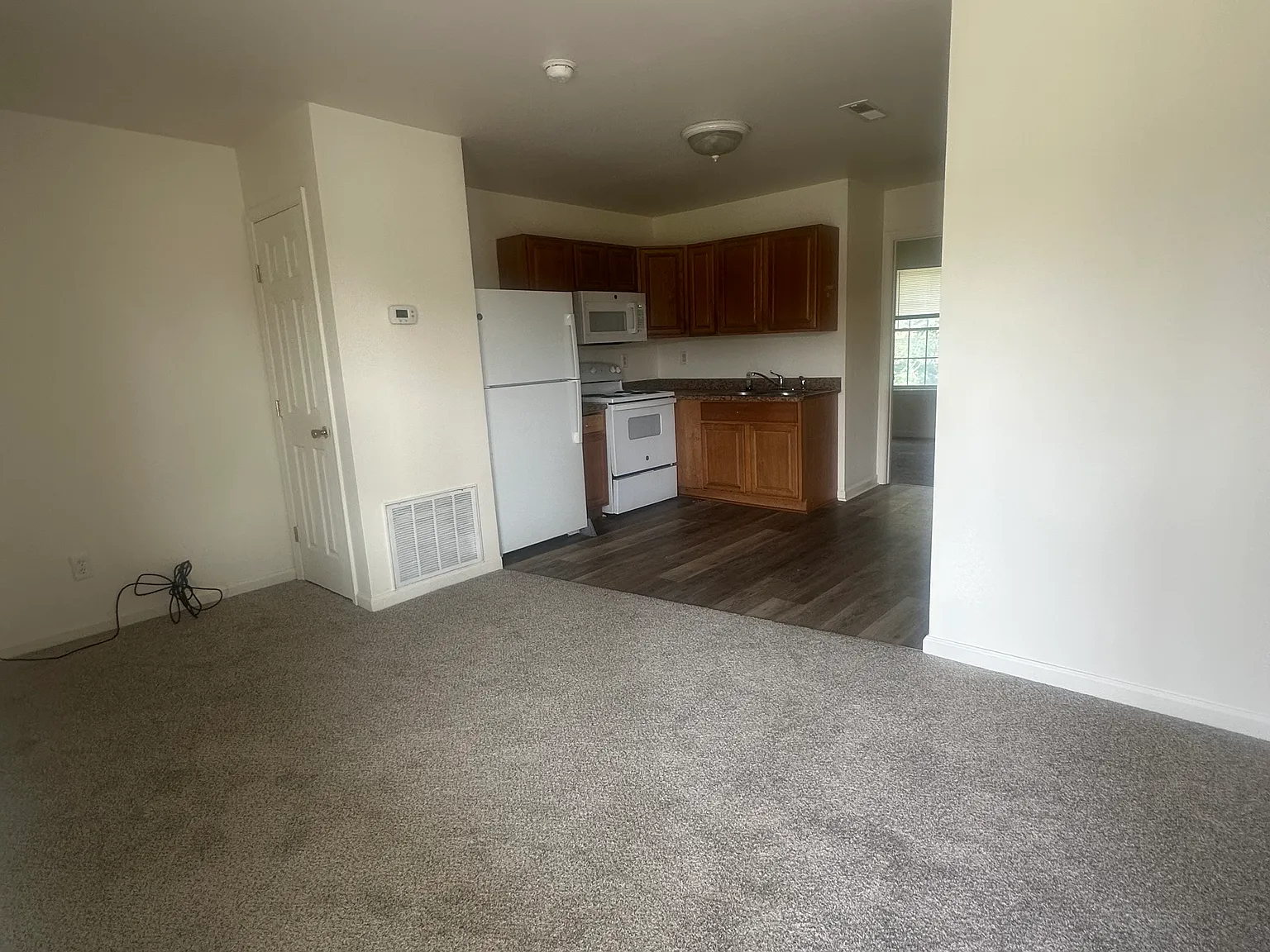 2 bed, 325 sqft, $1,300 — Photo 1