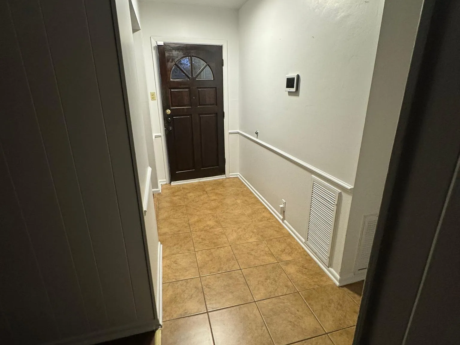 3 bed, 2350 sqft, $2,300 — Photo 4