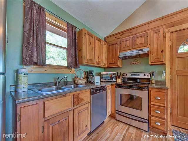 The fully equipped kitchen