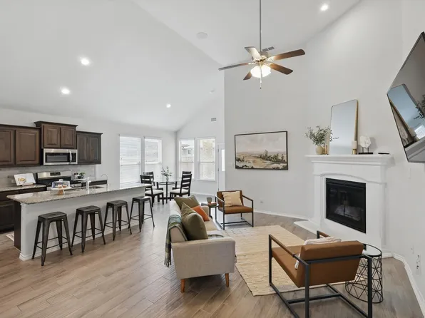 2408 Clay Creek Ln, Fort Worth, TX 76177