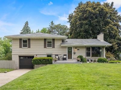 2272 Overlook Dr, Bloomington, MN, 55431