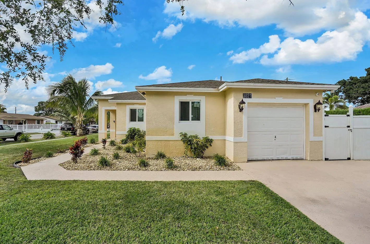 4 bed, 2.0 bath, 1479 sqft, $3,300 — Photo 1