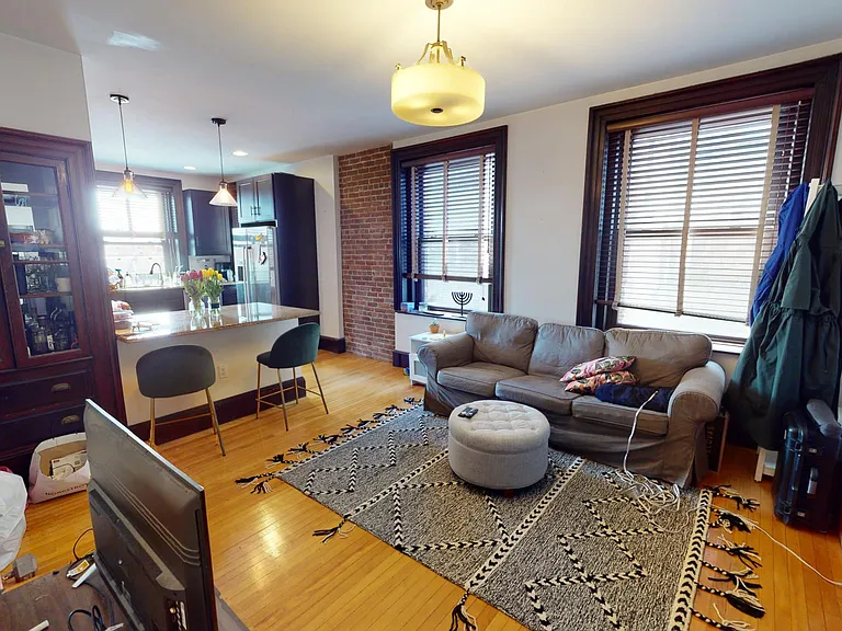 8 Davenport St #4 — Photo 2