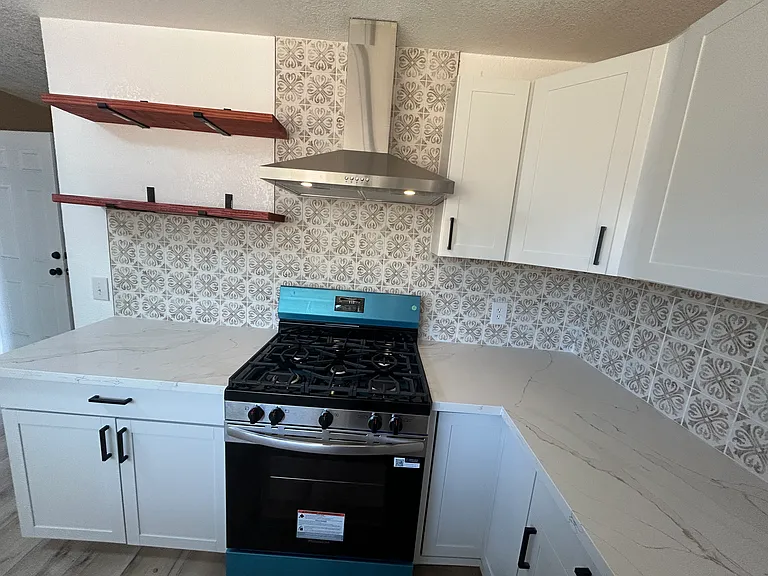 1132 W 7th St — Photo 3