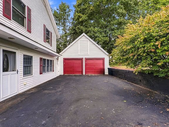 3rd image of 10 Munson St
