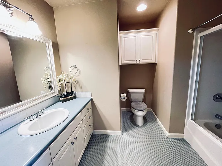 2835 Eastlake Dr SE — Photo 18