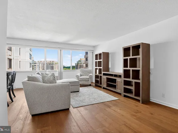 5500 Friendship Blvd APT 2227N, Chevy Chase, MD 20815