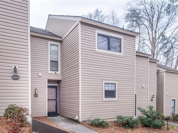 215 Village Ln Unit B, Greensboro, NC 27409