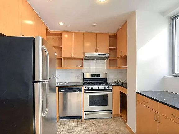 3rd image of 157 Lexington Ave APT 5B