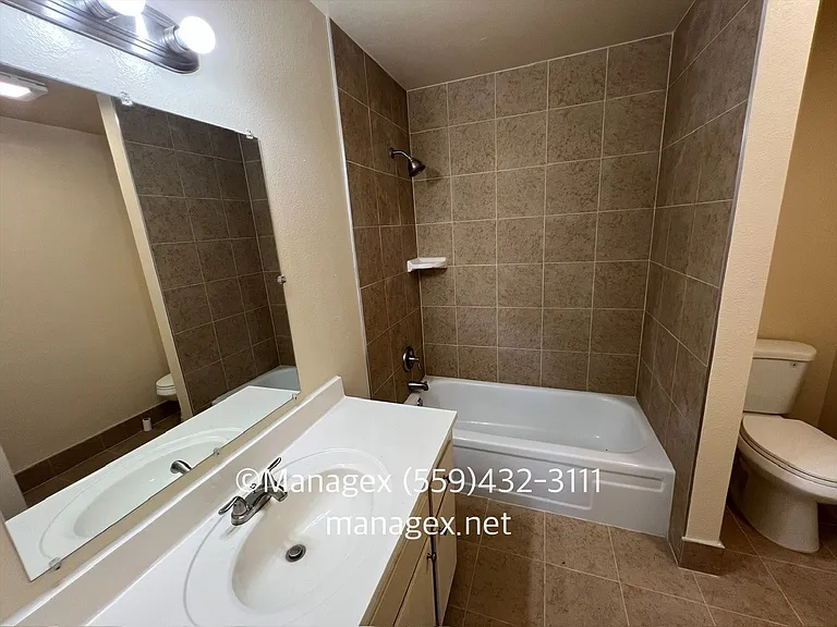 1828 W Gettysburg Ave — Photo 10