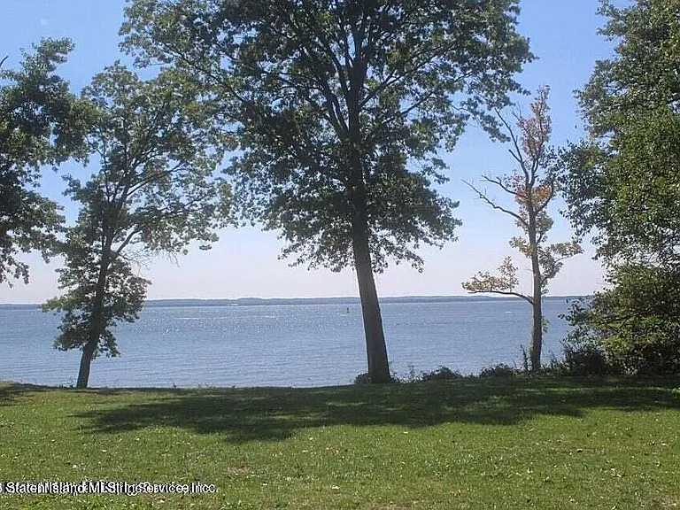 97 Commodore Dr — Photo 12