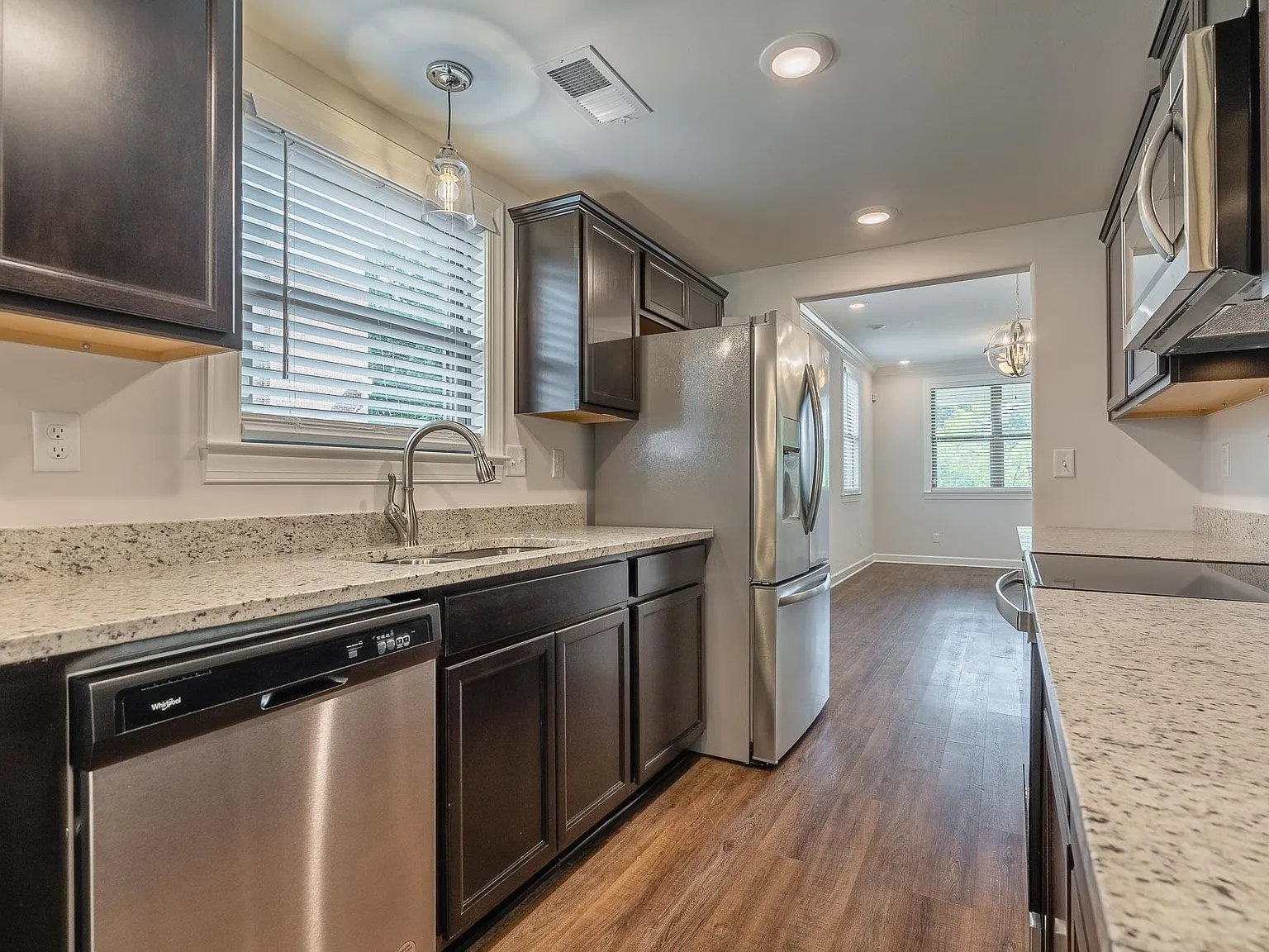 3 bed, 2.5 bath, $2,200 — Photo 3