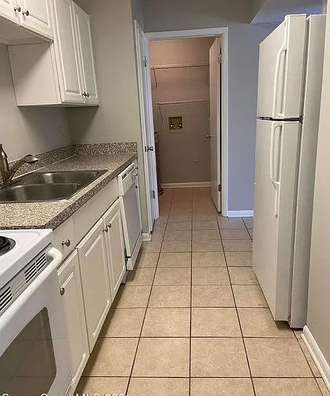 3570 Sable Palm Ln E — Photo 11