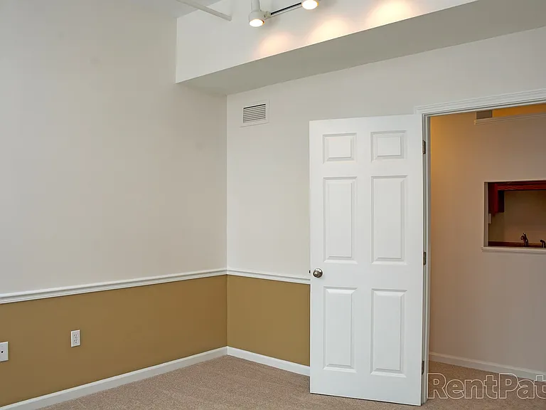 72 Maple Street — Photo 42