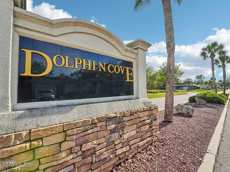 42 Dolphin Blvd — Photo 2