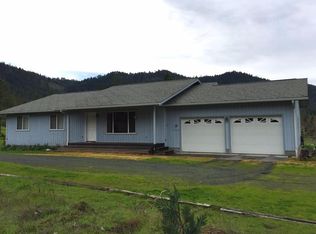 501 Earhart Rd, Rogue River, OR 97537