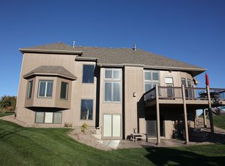 8050 NW Breckenridge Dr, Parkville, MO 64152