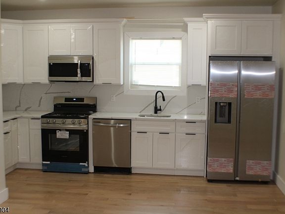 5th image of 10 Bruen Ave