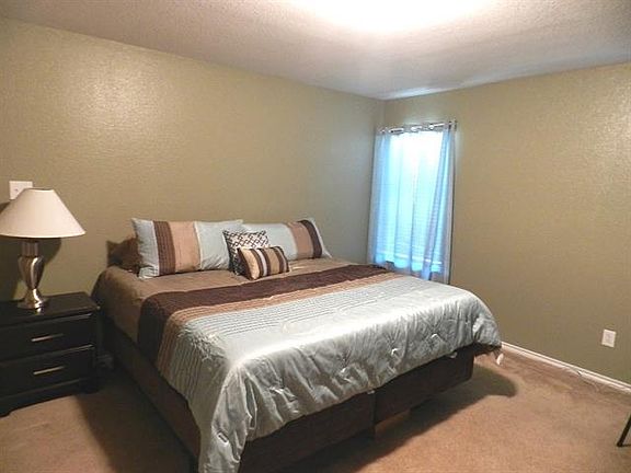 5th image of 2547 Hillcrest Ln
