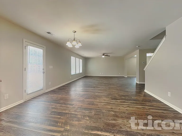 1559 Weatherend Dr — Photo 3