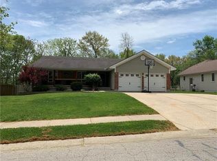 3608 NW Dogwood Dr, Blue Springs, MO 64015