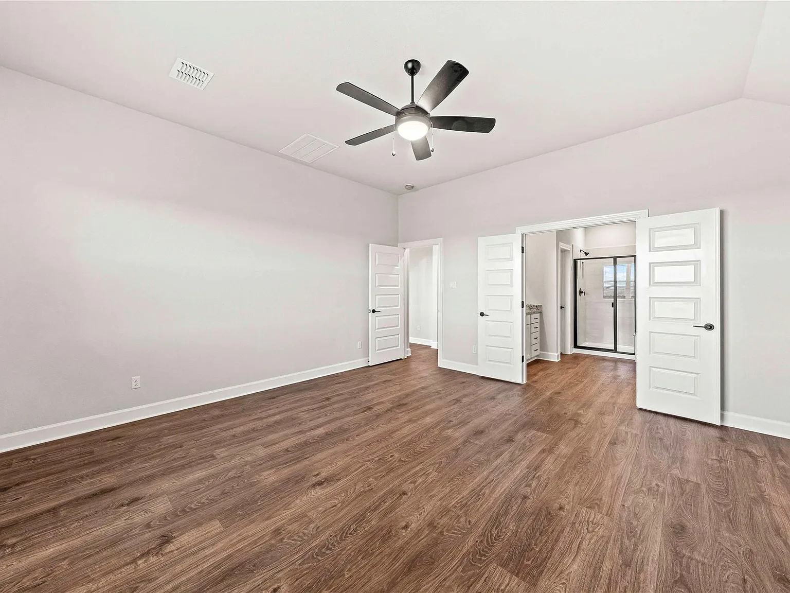 4 bed, 3.0 bath, 2627 sqft, $3,910 — Photo 4