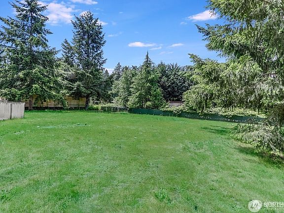 4th image of 9202 198th Avenue E