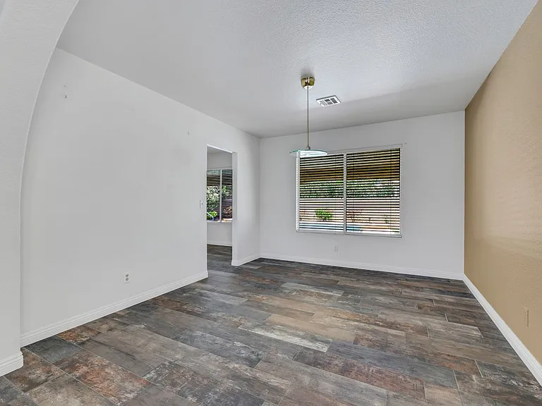 815 Stillwater Ln — Photo 4