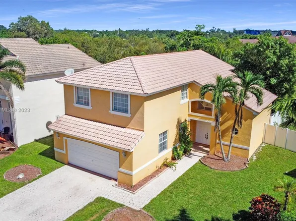261 SW 192nd Ter, Pembroke Pines, FL 33029