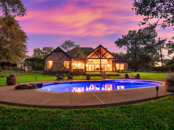 300 Hickory Creek Cir, Gun Barrel City, TX 75156