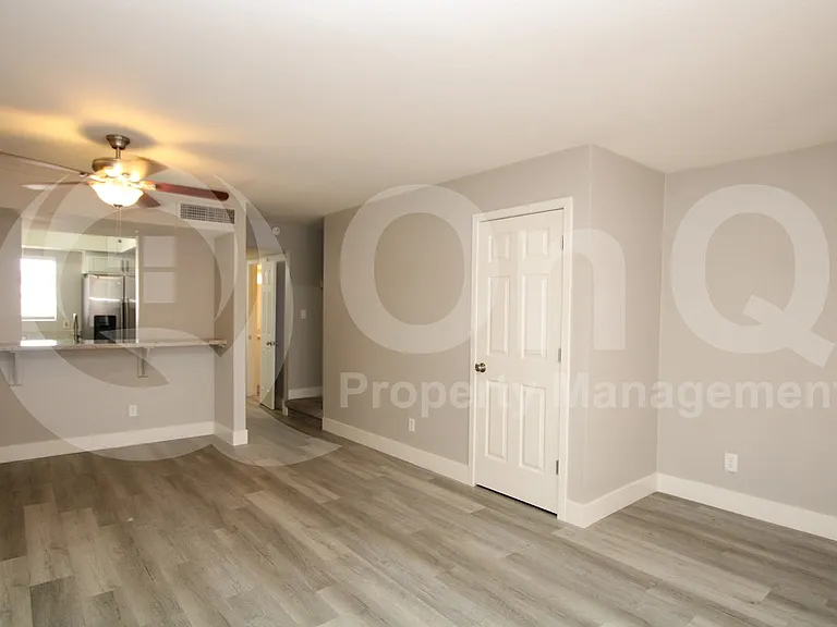2807 E Paradise Ln #101 — Photo 4
