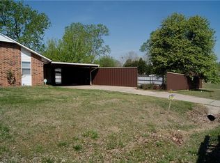 515 S 8th St, McLoud, OK 74851