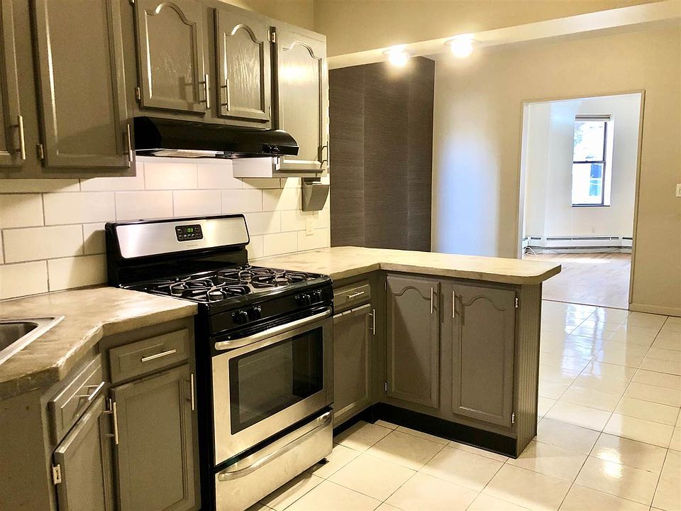 1st image of 3 East St APT 1