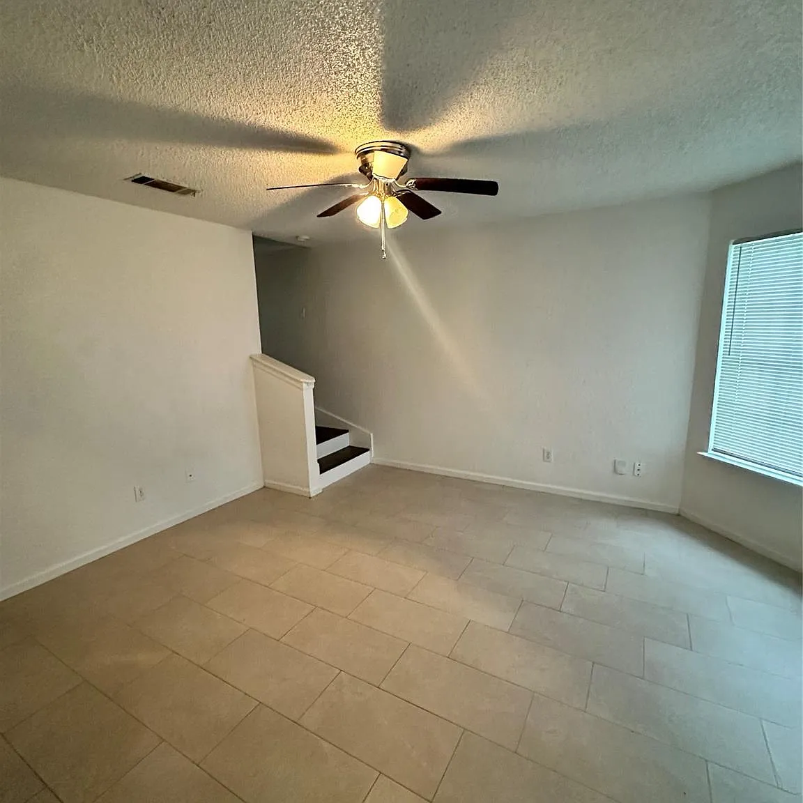 3 bed, 2.0 bath, 1191 sqft, $1,600 — Photo 2